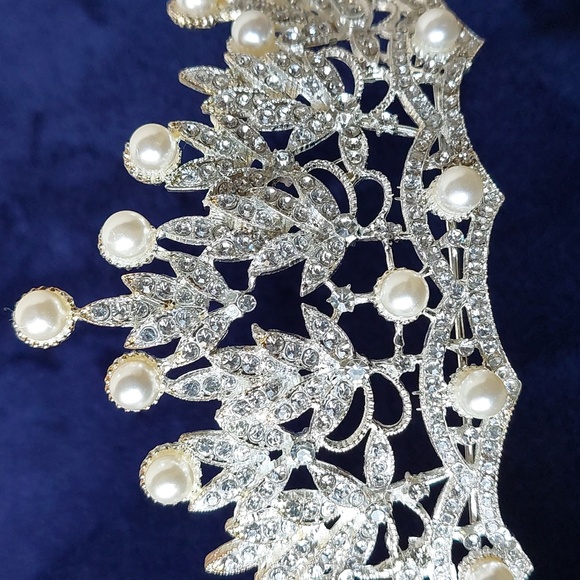 Silver Rhinestone And Pearl Adult Bridal Crown main image 14